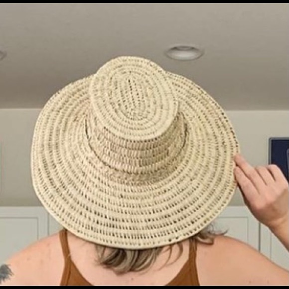 Straw hat - Picture 2 of 2